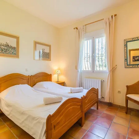 Villa With Sea Breeze Charm *