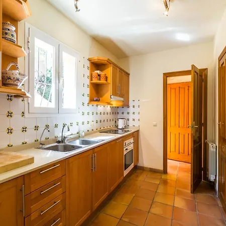 Villa With Sea Breeze Charm
