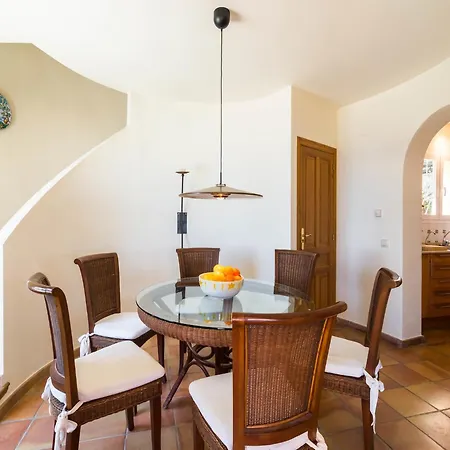 With Sea Breeze Charm Villa *