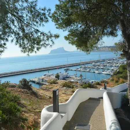 Villa With Sea Breeze Charm *