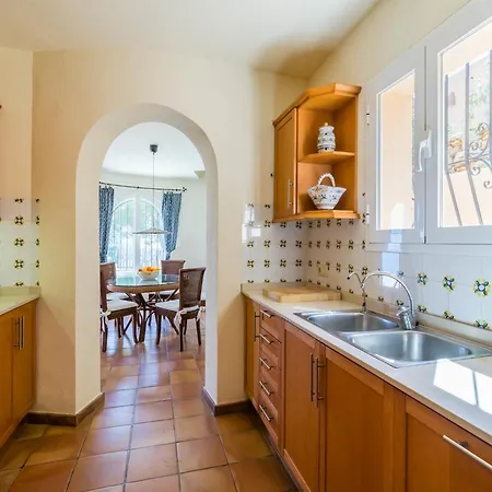 Villa With Sea Breeze Charm