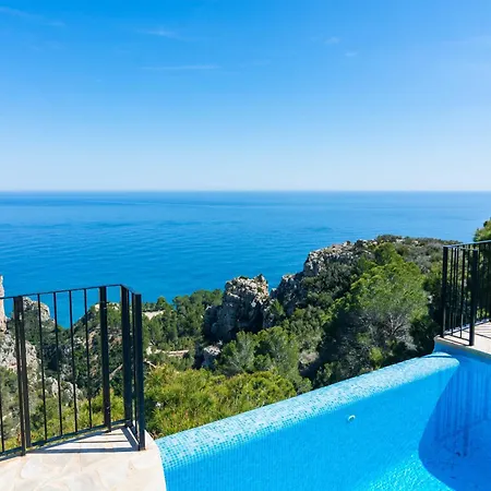 With Sea Breeze Charm Villa *