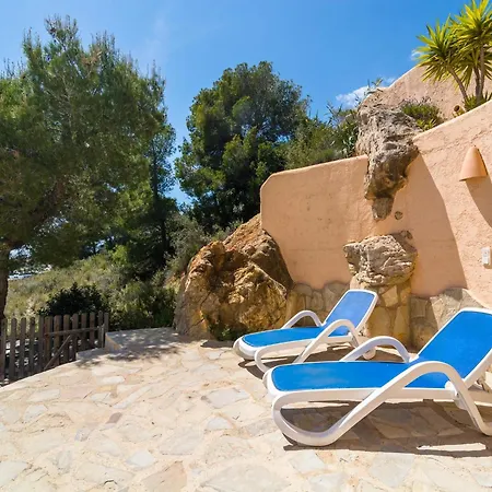 With Sea Breeze Charm Villa *